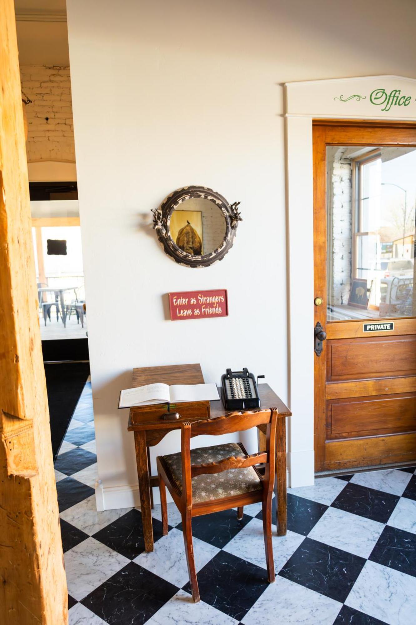 Hotel Lander Millhouse Extérieur photo